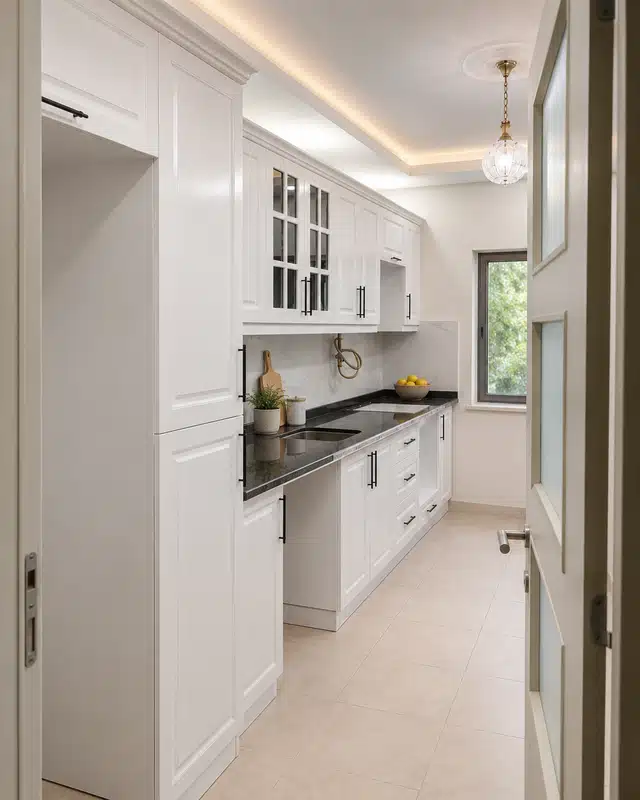 Beyaz Klasik Galley Mutfak Sistemi — 01 Kapak